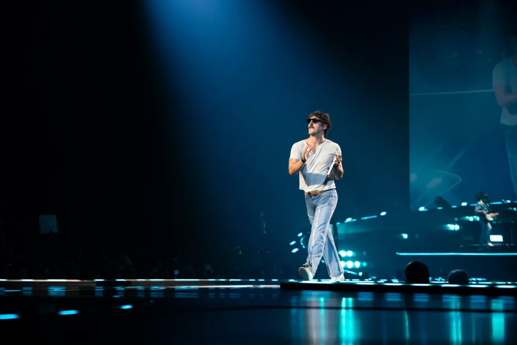 Benson Boone performing live in concert