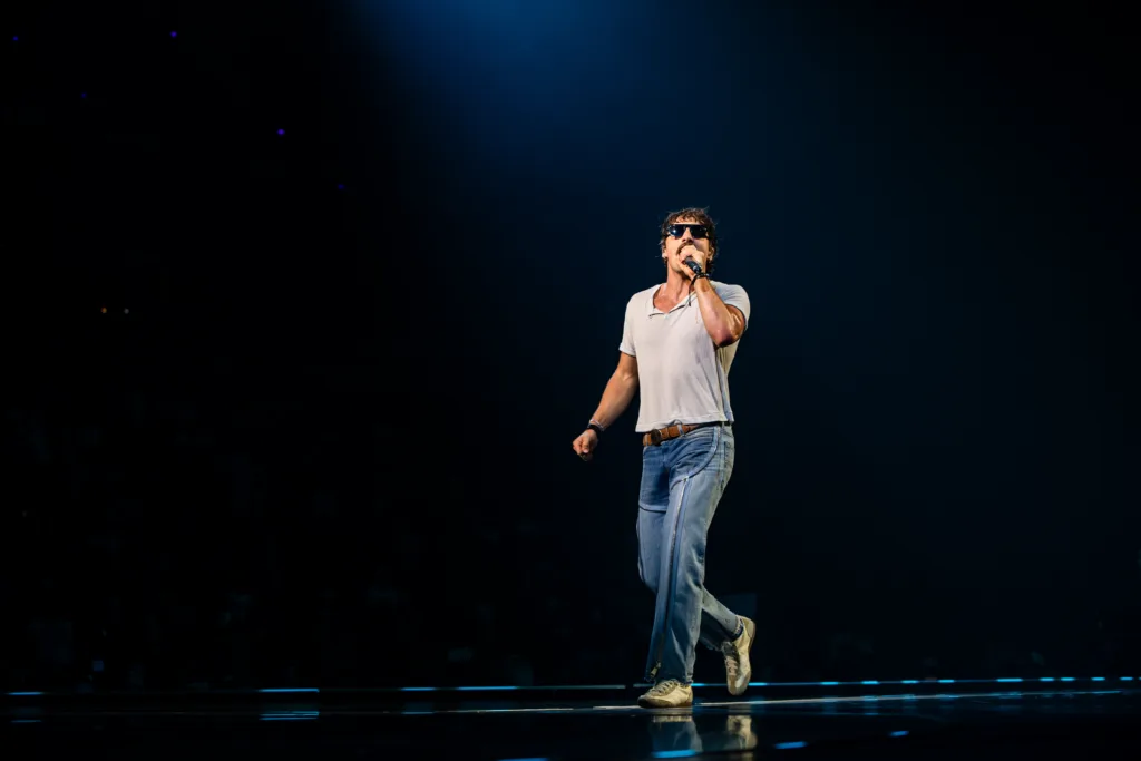 Benson Boone performing live in concert