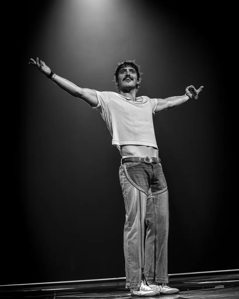 Benson Boone performing live in concert